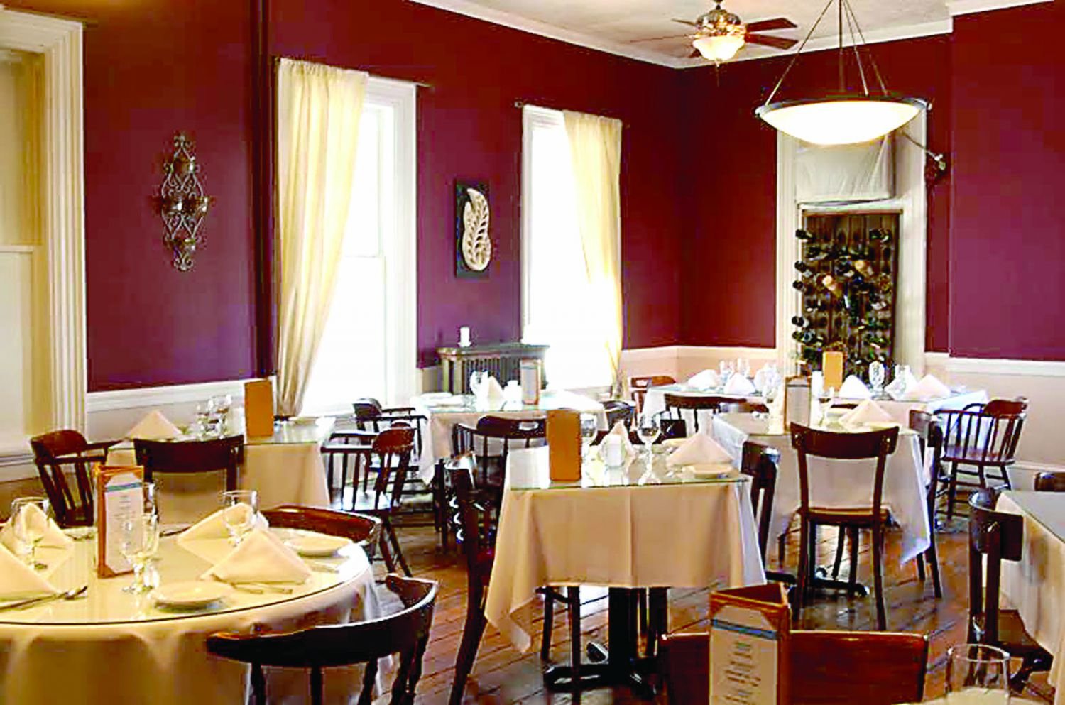 Romance has bloomed in the restaurant dining room of the historic National Hotel in Frenchtown, N.J. Photograph courtesty of National Hotel.
