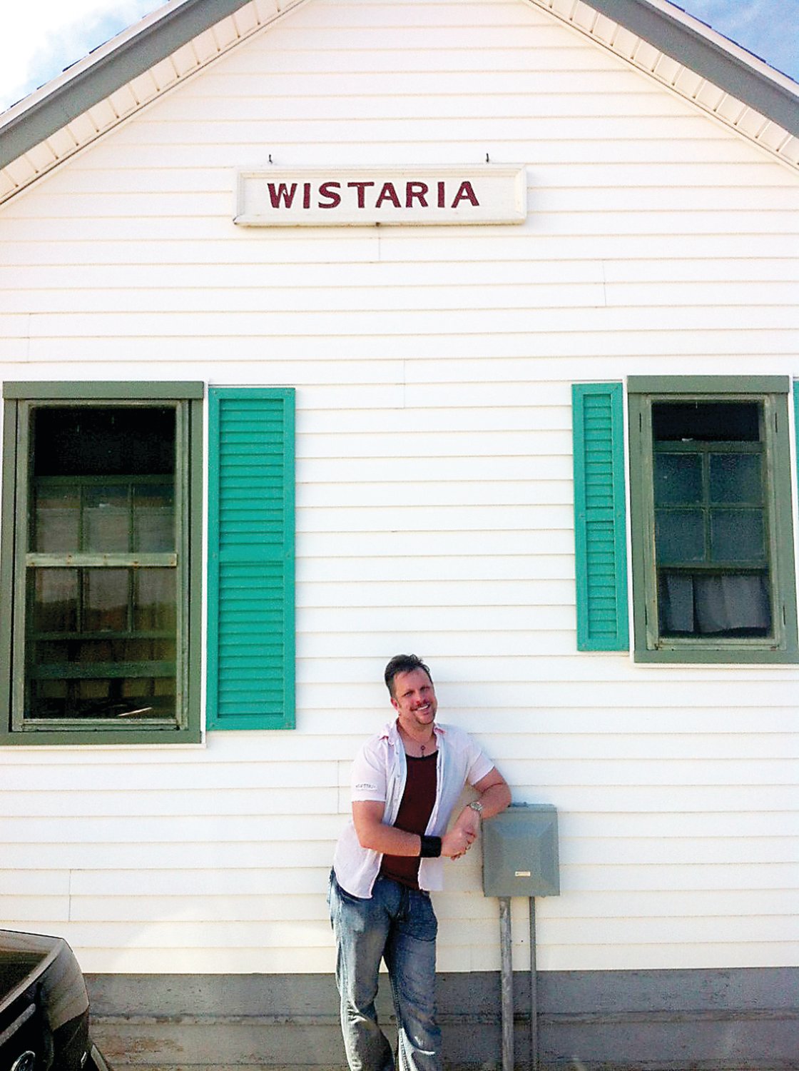 “Cold Stun” playwright Rob Rosiello stands in front of one of the Days’ Cottages on Cape Cod.
