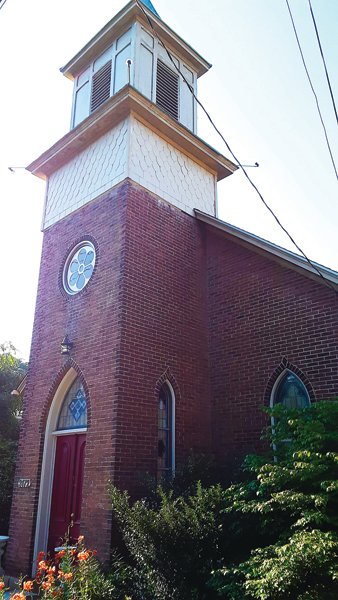 Grace Church on Main Street, then called Grace Independent Reformed Church, was founded in 1888. Conrad Hess, who built the fieldstone house next door, tore down the log barn that occupied the land where the church now stands. The house became the church’s parsonage in 1962.