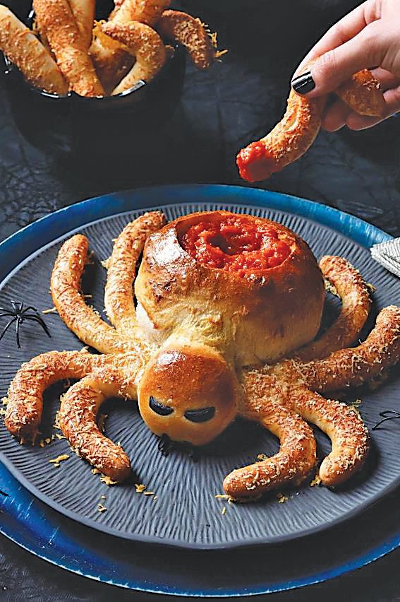 This pizza dough spider is sure to be a hit at any Halloween. Photograph by Womansday.com party this weekend or beyond.
