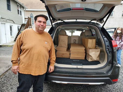 Chef Joe Spano of Spano’s Ristorante Italiano drops off food for heroes at St. Mary’s Medical Center in Langhorne. Schwartz Financial Services provided the food as a thank you to front-line health care workers.