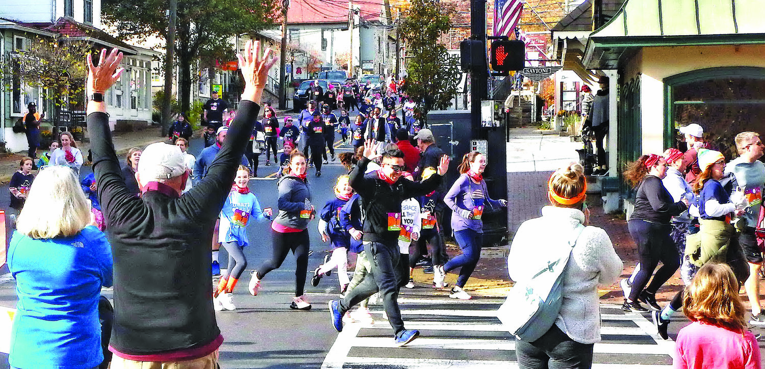 5K runners race through New Hope.