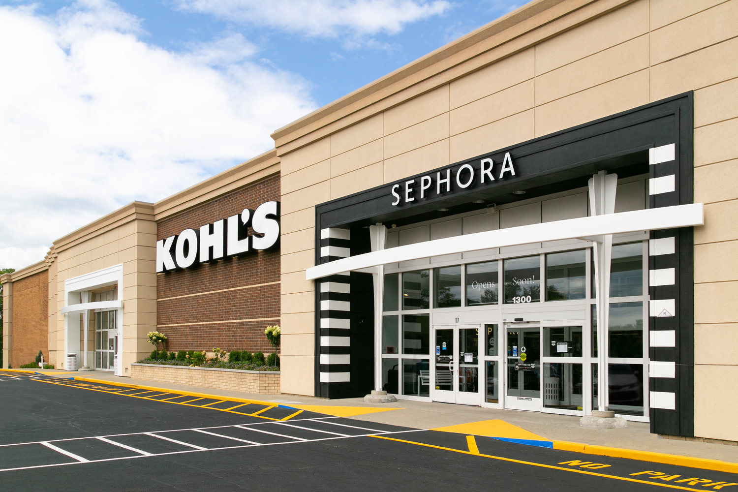 Sephora at Kohl’s features a 2,500 square foot, fully immersive beauty experience that mimics the look and feel of a freestanding Sephora.