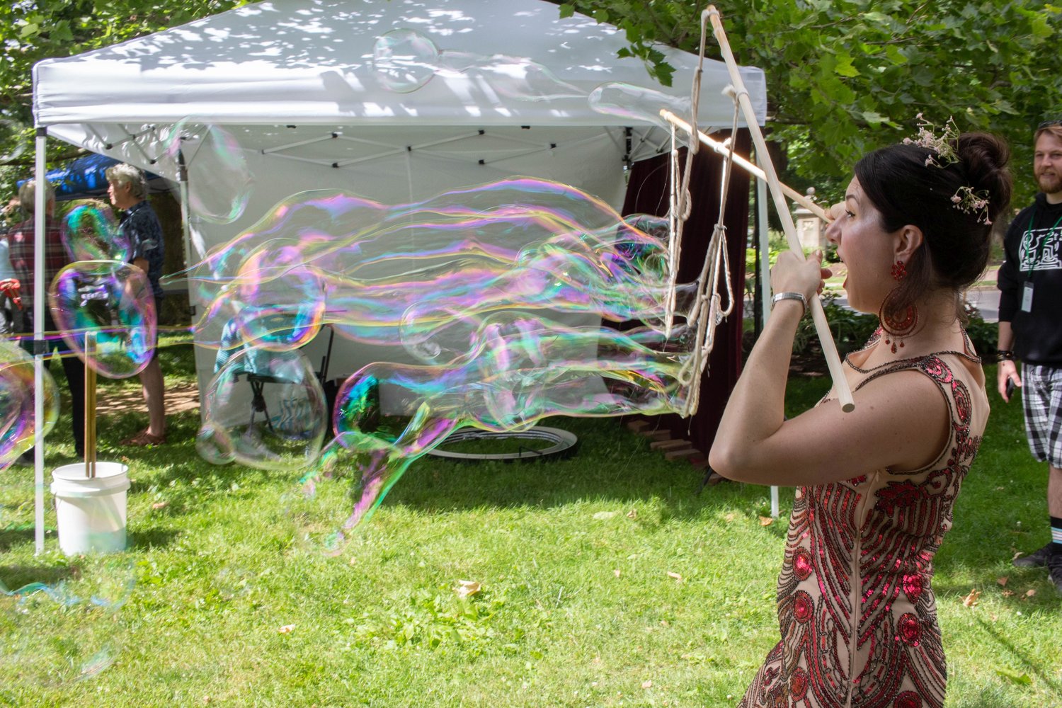 “Bubble Witch” Lindsey Noel entertains during the 10th anniversary celebration, June 18, of The Community Labyrinth at The Michener Art Museum in Doylestown.