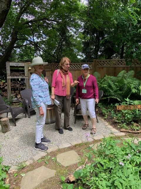 Jeanne Cunillera and Barbara Geller with garden host Kelly Joslin.