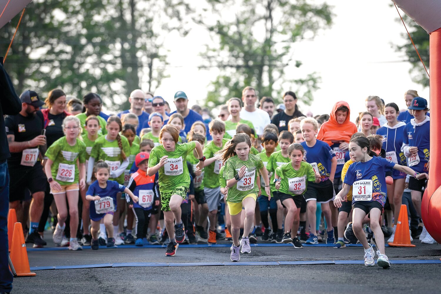 Kids sprint from the start line at the beginning of the 1-mile race.